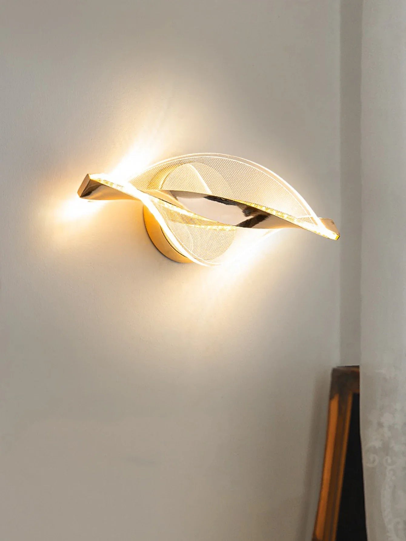 Modern LED Wall Lamp – Gold/Black Acrylic Light for Bedroom, Hallway & Living Room
